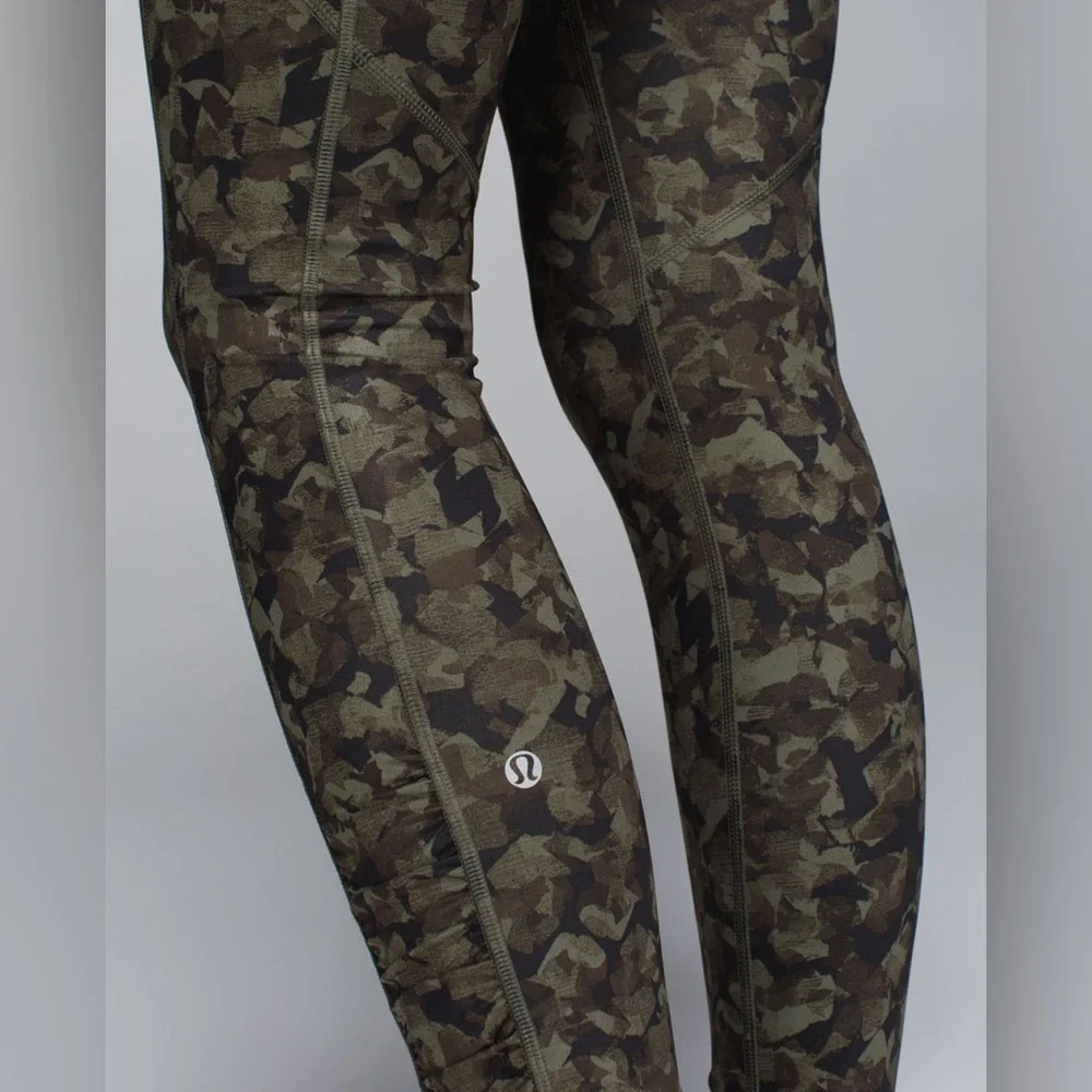Lululemon speed tight III luxtreme mystic jungle fatigue green black sz 4